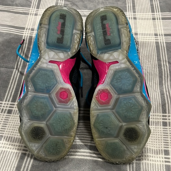 Nike Lebron 12 Chromosomes Basketball Shoes - Picture 5 of 5